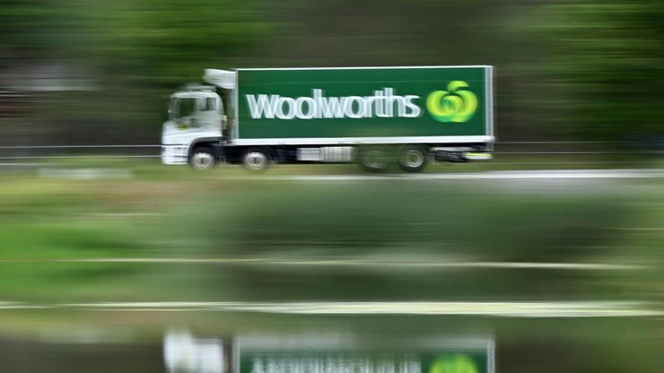 Undercover shoppers found grocery prices had dropped at all major supermarkets except one. (Darren England/AAP PHOTOS)