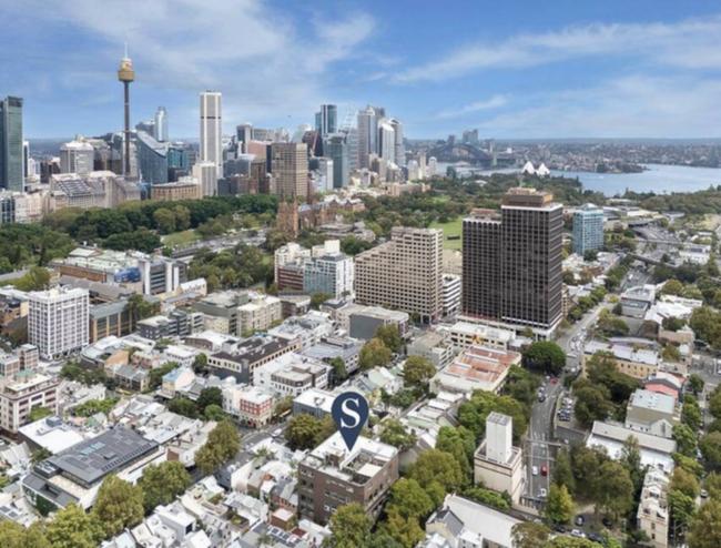The penthouse is a short walk to Hyde Park and the city.