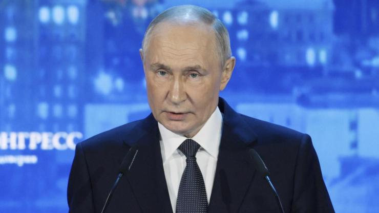 Vladimir Putin is a ‘murderous dictator’ not welcome in Australia’s neighbourhood, leaders say, as Russia requests a military presence in Indonesia.